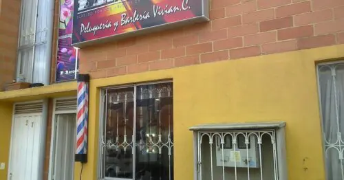 PELUQUERIA Y BARBERIA VIVIAN C PELUQUERIA Y BARBERIA VIVIAN C
